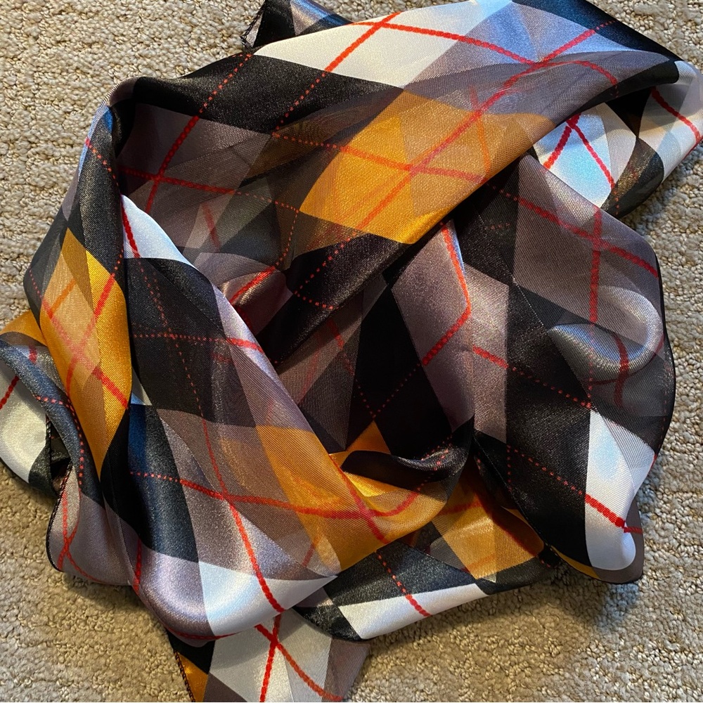 Argyle Pattern Oblong Scarf in Black, White, & Gold